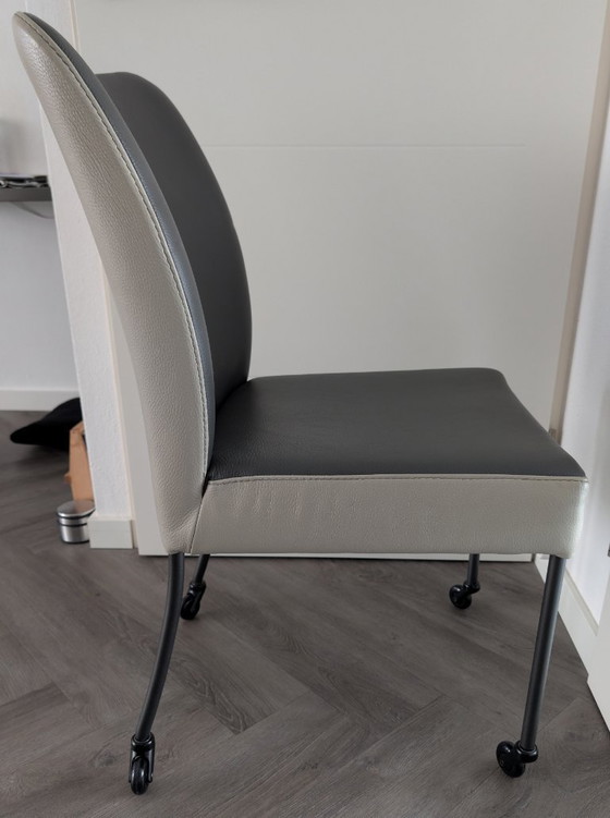 Image 1 of Twee eetkamerstoelen van Bert Plantagie, model Duo.