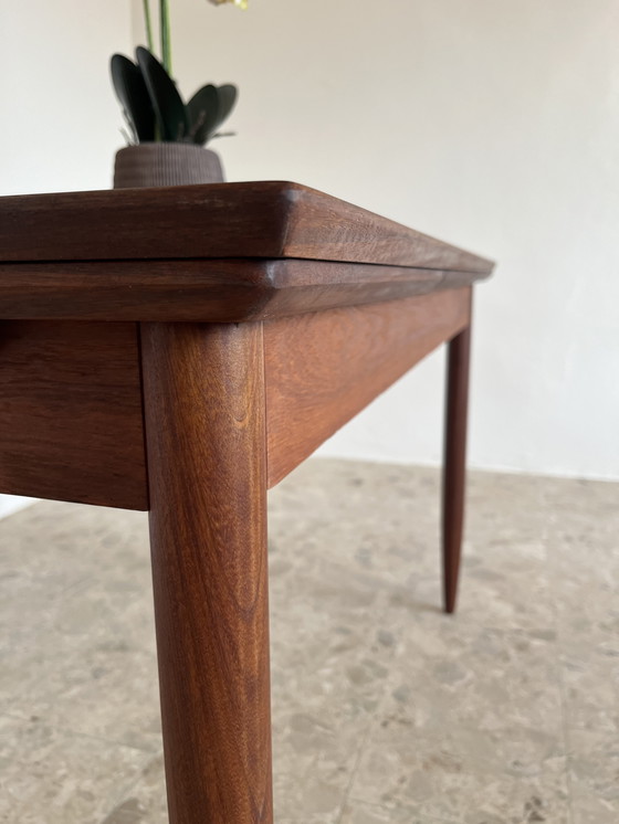 Image 1 of Table de salle à manger vintage en teck restaurée