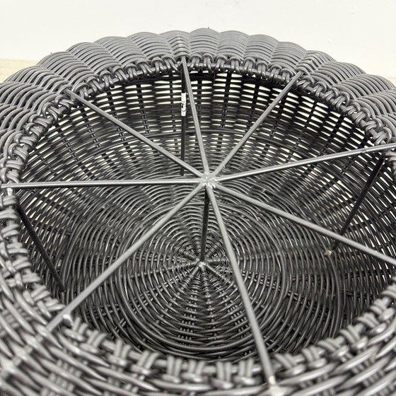 Pouf rotondo in plastica intrecciata, grigio scuro, Ikea, Poggiapiedi e pouf, Modern (foto 12 di 13)