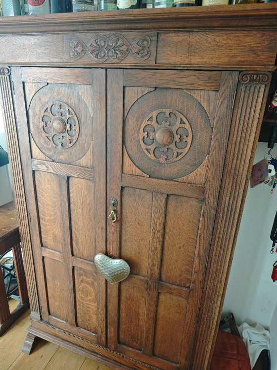 Antiker Buffetschrank / Esszimmerschrank – Buffetschränke, Holz, Eisen (photo 2 of 12)
