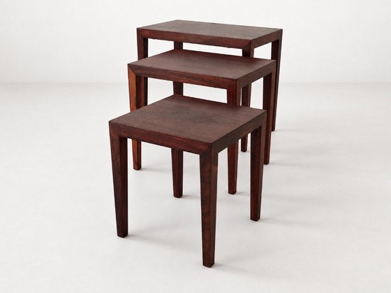 Set of three nesting tables in rosewood. Haslev Møbelsnedkeri, Denmark, 1960s – Coffee tables (photo 8 of 13)