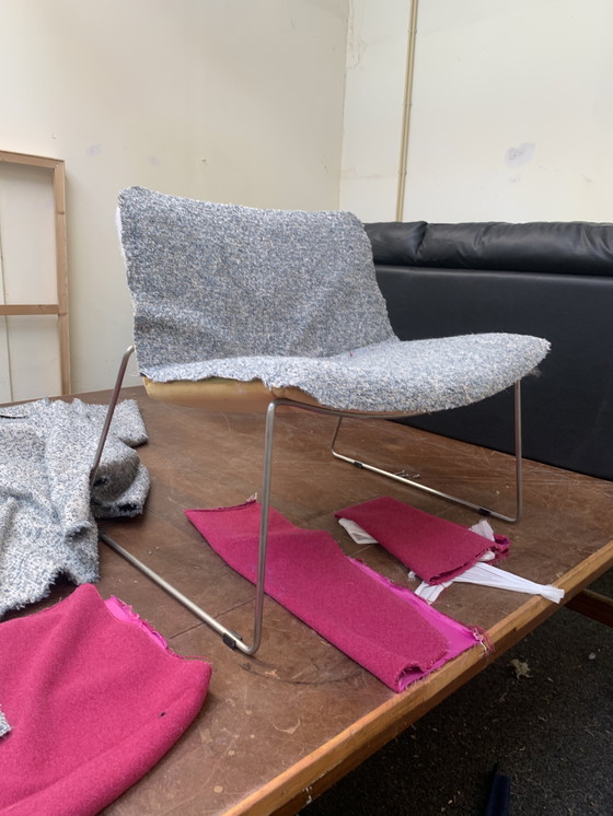 Image 1 of Sedia di design restaurata – Lana bouclé e acciaio inossidabile