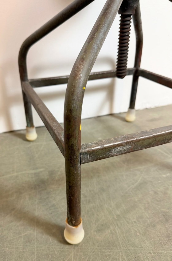Image 1 of Tabouret pivotant industriel en fer, hauteur réglable, années 1960