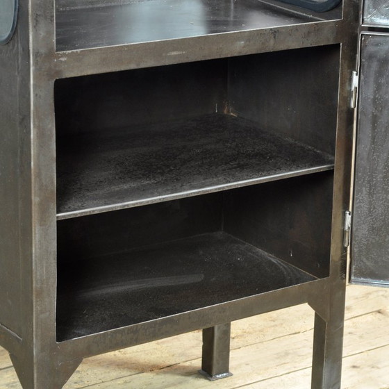 Image 1 of Armoire médicale vintage, années 1970
