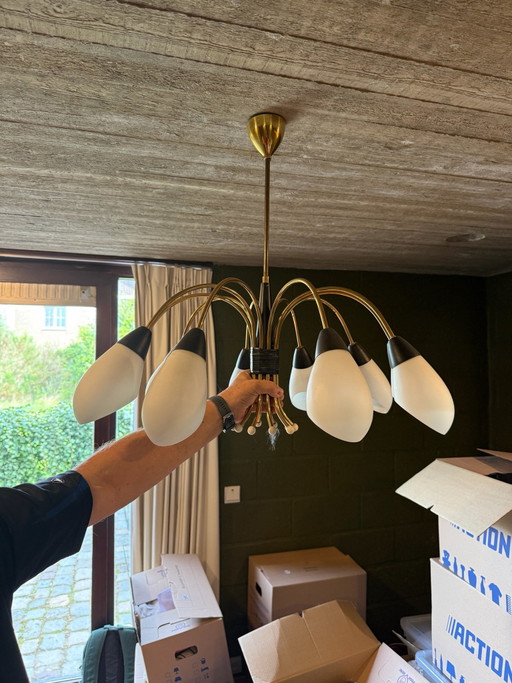 Vintage Sputnik kroonluchter jaren '50, messing en opaalglas, 10 armen