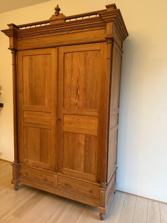 Image 1 of Armadio in legno massello di pino