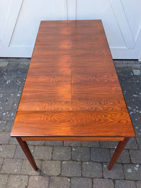 Image 1 of Mesa de comedor de diseño danés en madera de palisandro.