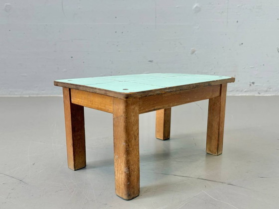 Image 1 of Vintage houten kruk met Formica blad, jaren 50