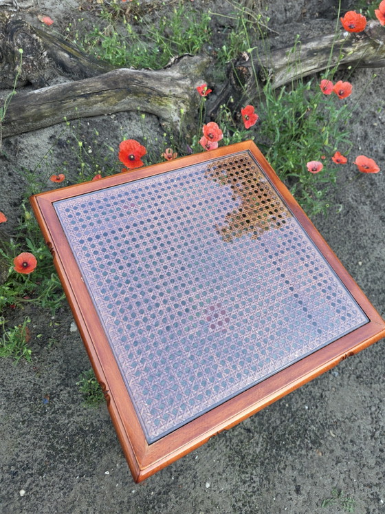 Image 1 of Vintage faux bamboo bijzettafel met glas en Weens vlechtwerk