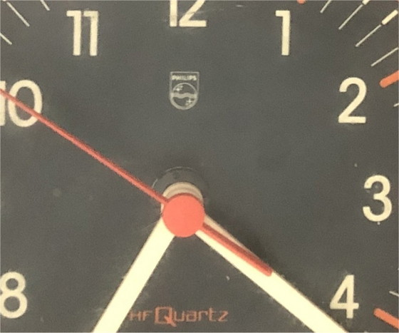 Image 1 of Vintage Philips HF Quartz wandklok – jaren 70/80 – oranje kleur