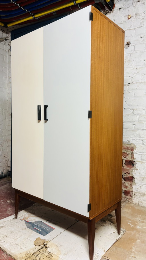 Children's room wardrobe