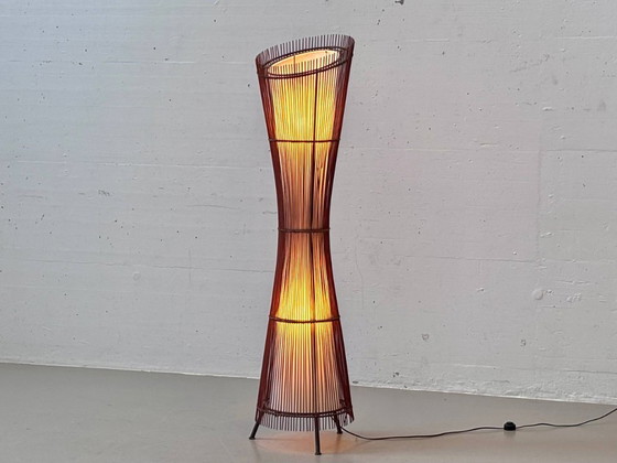 Image 1 of Franse vloerlamp van rotan en bamboe, jaren 60/70.
