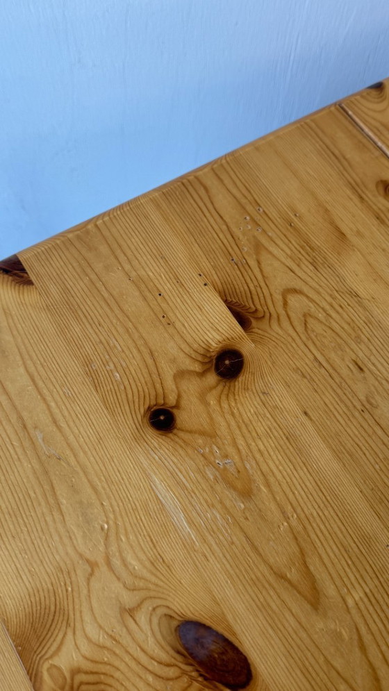 Image 1 of Oval pine extendable table.