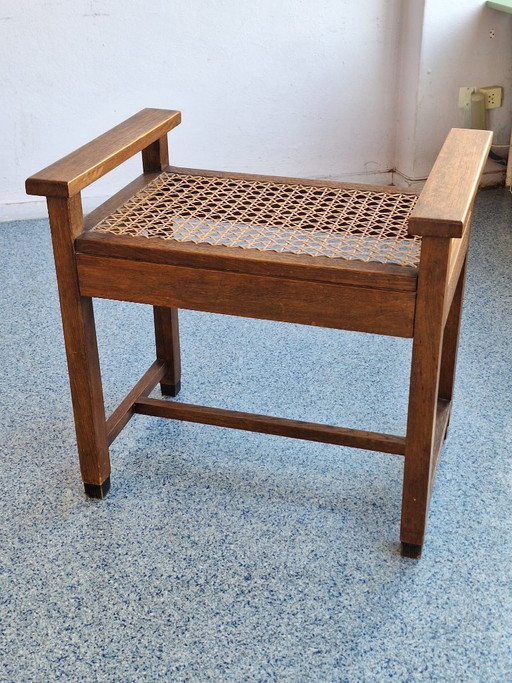 Conjunto de dos sillas bajas y mesa de centro de la Escuela de Ámsterdam.