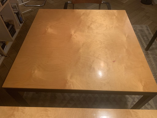 Mesa compuesta de partes separadas