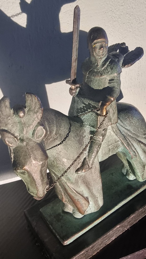 Image 1 of ESTATUA DE BRONCE DE UN CABALLERO MEDIEVAL