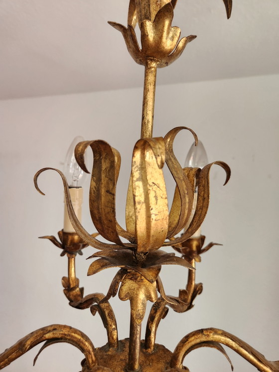 Lampadario forgiato a mano, dorato con foglia d'oro, stile Hollywood Regency, Italia. – Hans Kögl, Iron, Gold (photo 9 of 15)