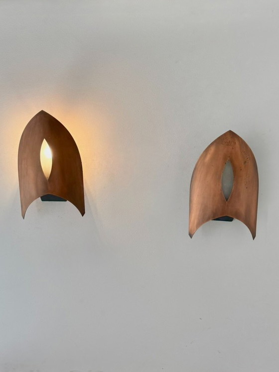 Coppia di applique vintage in rame e vetro satinato, Francia, 1970. – Copper (photo 5 of 5)