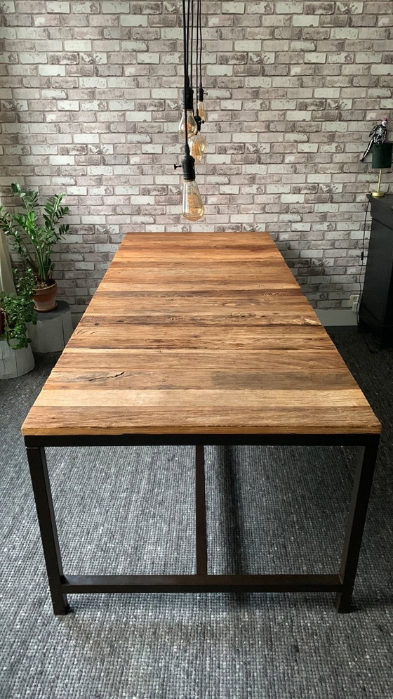 Image 1 of Loods5 railway sleeper table with steel base