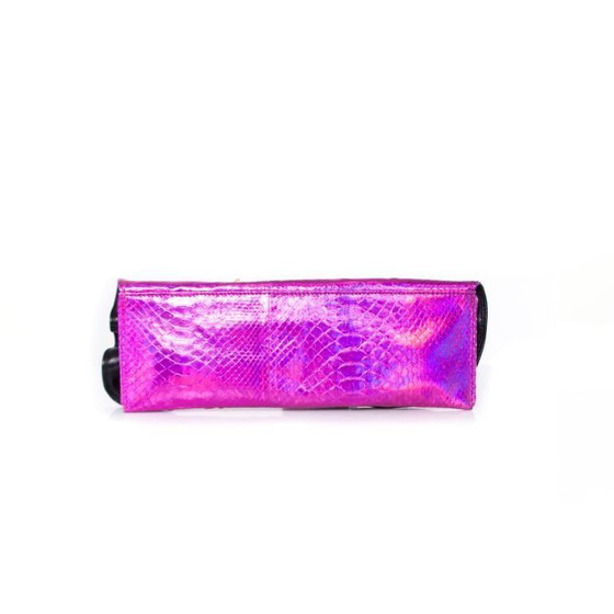 Image 1 of Maison Du Posh, Clutch aus metallisch schimmerndem Schlangenleder in Rosa