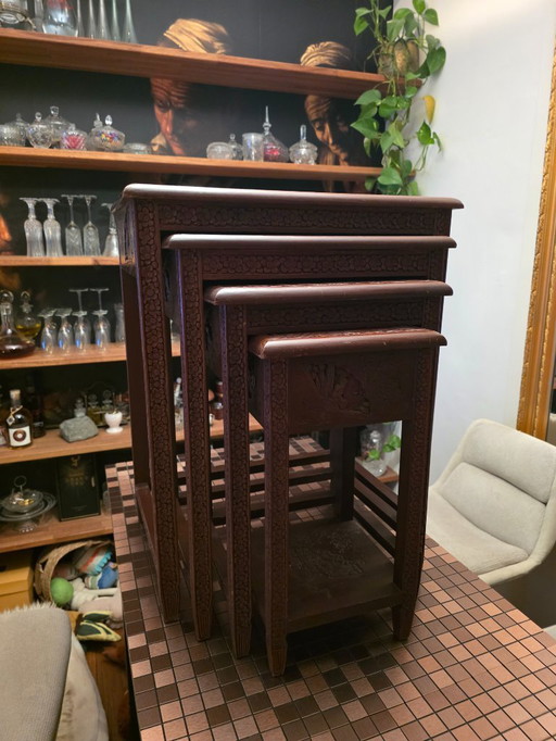 Mesas nido chinas – George Zee & Co (Hong Kong) – madera dura tallada a mano – juego de 4