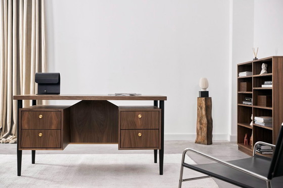 Image 1 of Schreibtisch Nussbaum - Astrid 4 O_B02