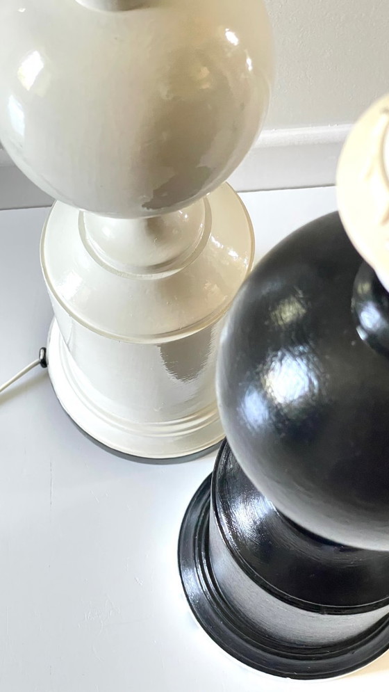 Image 1 of 2 supporti per lampade in legno tornito in bianco e nero VINTAGE