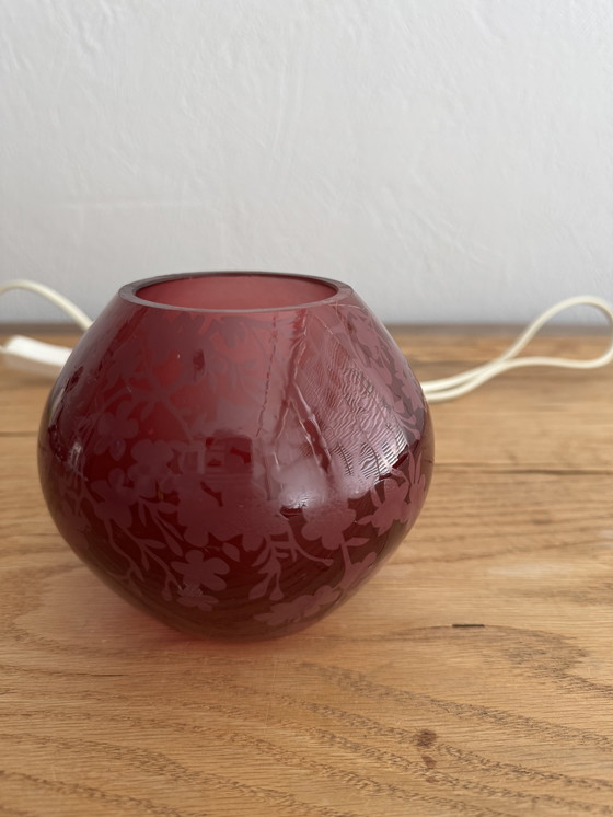 Image 1 of Lampe de table Knubbig rouge foncé d'IKEA