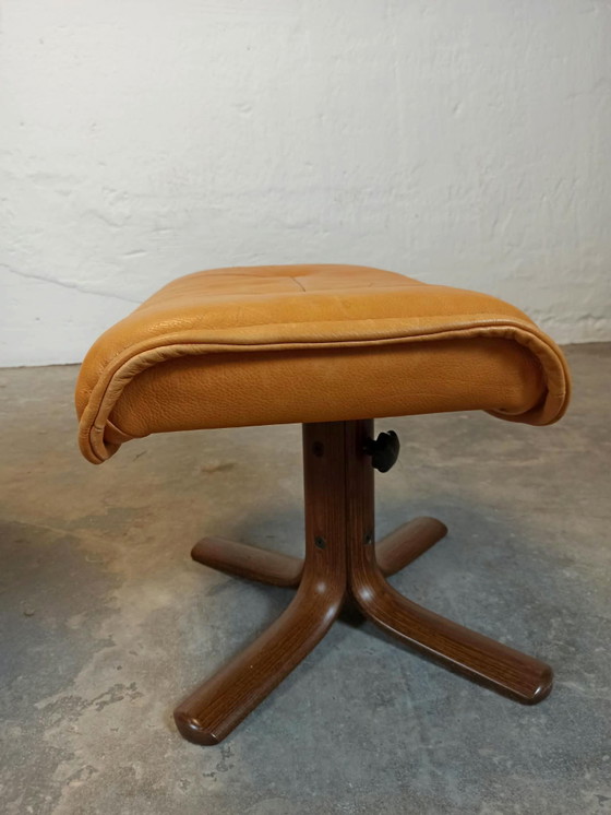Hjellegjerde Møbel cognac leather recliner armchair and footstool – Wood (photo 9 of 15)