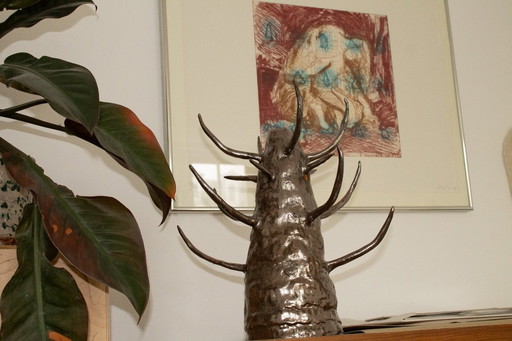 possibilité d'observer de grandes sculptures en céramique