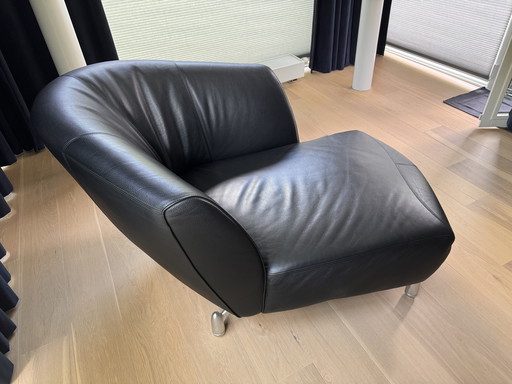 Leolux Pupilla chaise longue. Black leather, in very good condition
