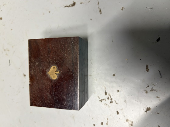 Petites boîtes contenant des jetons de jeu anciens chinois en nacre du XIXe siècle. Les jetons présentent des (photo 7 of 7)