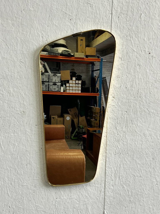 Image 1 of Miroir vintage, sommet incliné, cadre doré, années 1960