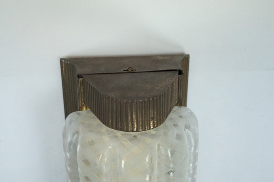 Image 1 of Grande applique simple Art Déco en laiton et plexiglas. Italie, années 1930