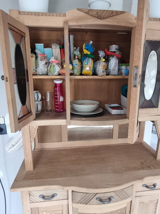 Image 1 of Esszimmer-/Küchenschrank aus der Mitte des Jahrhunderts mit Bleiglasfenstern und einer wunderschönen Oberfläche