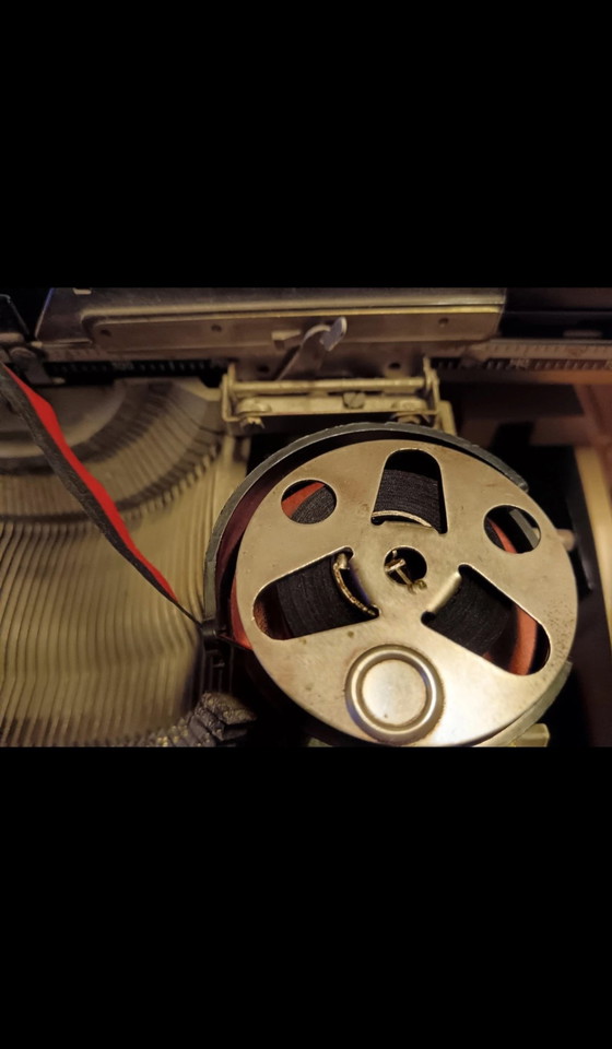 Image 1 of Machine à écrire des années 60 et 70 - Remington