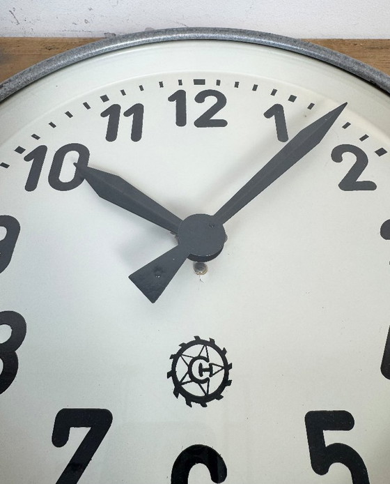 Image 1 of Grijze industriële fabriekswandklok van Chronotechna, jaren 50
