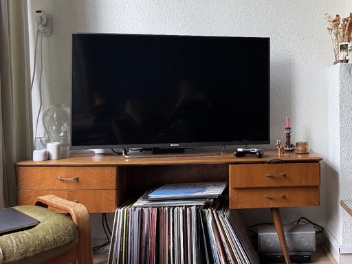 Fernsehschrank aus der Mitte des Jahrhunderts