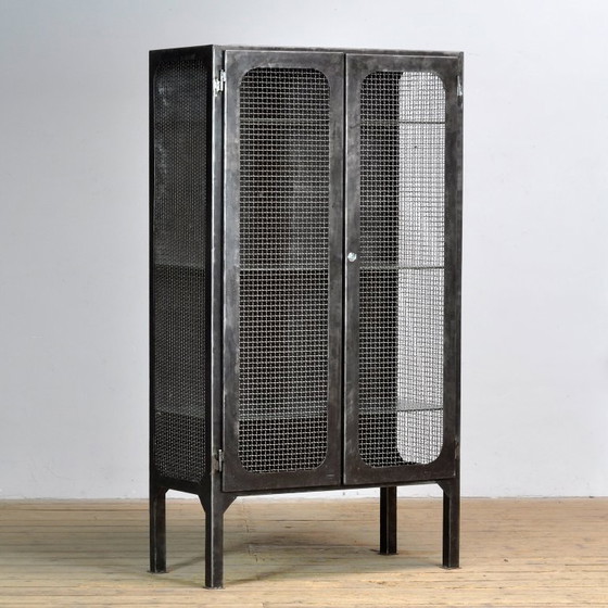 Image 1 of Armoire médicale vintage, années 1970