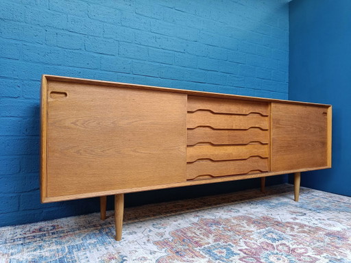 Credenza bassa vintage in rovere dal design danese