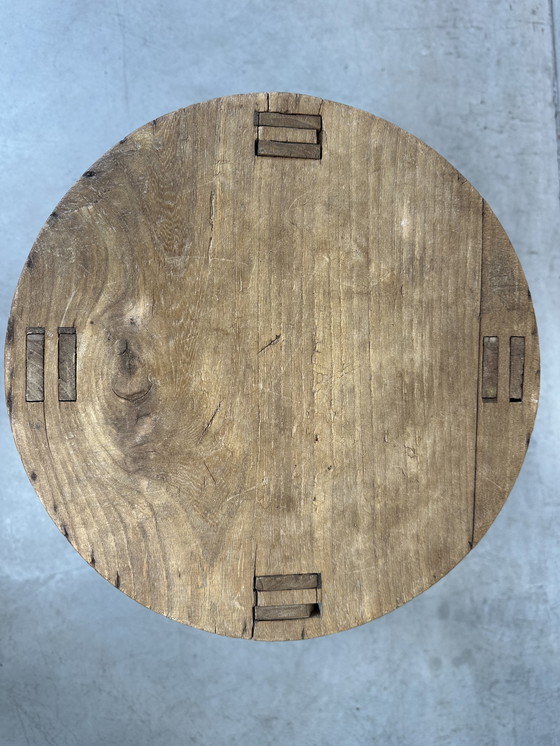 Image 1 of Alter runder Beistelltisch