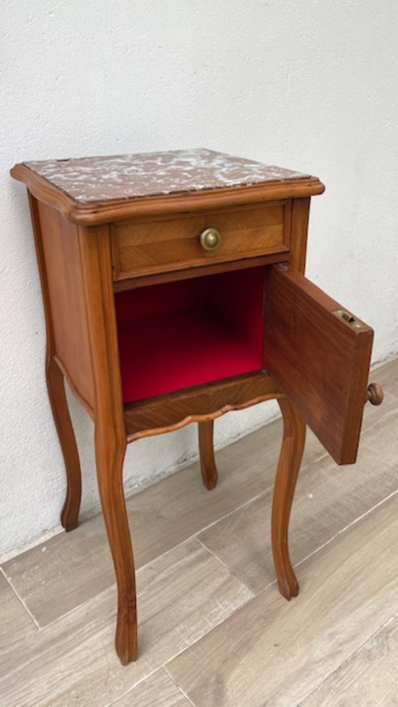 Mesita de noche antigua de madera y mármol. – Mesitas de noche, Brass, Marble (photo 13 of 35)