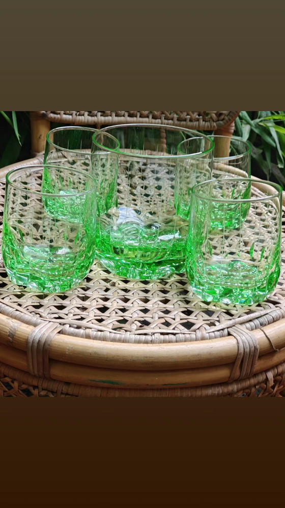 Image 1 of Ensemble de bar vintage en verre vert style milieu du siècle : 4 verres et un seau à glace