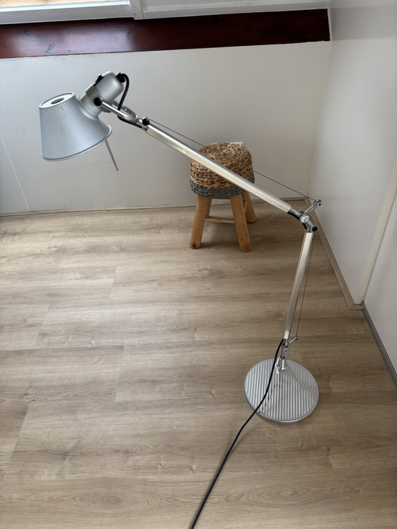 Image 1 of Lampadaire Artemide Tolomeo