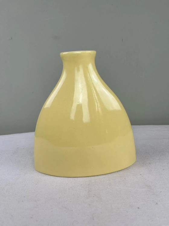 Vase vintage en céramique jaune – Porcelain, Ceramic, Scandinavian (photo 2 of 10)