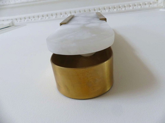 Image 1 of Set aus 2 Wandleuchten „Elongated Melange“ aus Messing und Naturalabaster von VISUAL COMFORT, entworfen von Kelly Wearstler
