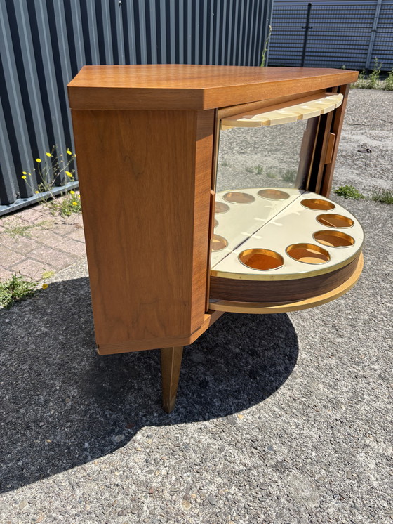 Image 1 of Vintage barkastje hoekkastje