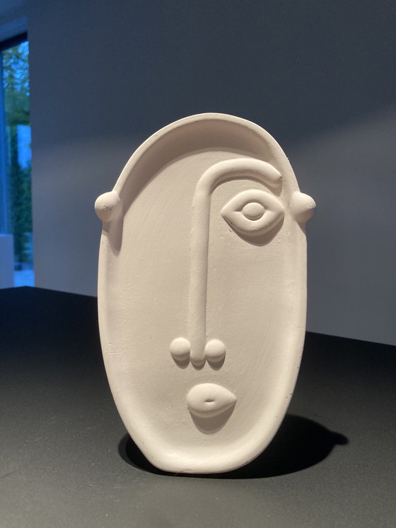 Image 1 of Escultura moderna de rostro estilizado