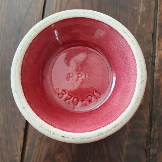 Image 1 of Red vase with floral decoration in relief, signed, 20cm