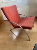 2 Harvink-Sessel, Titangestell, ziegelroter Bezug